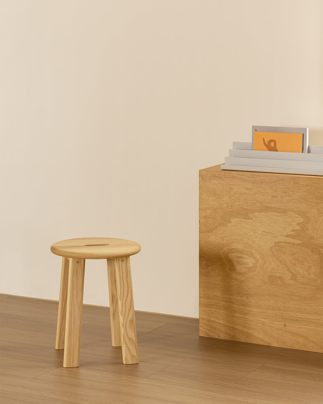 BRAVO Stool - 原木