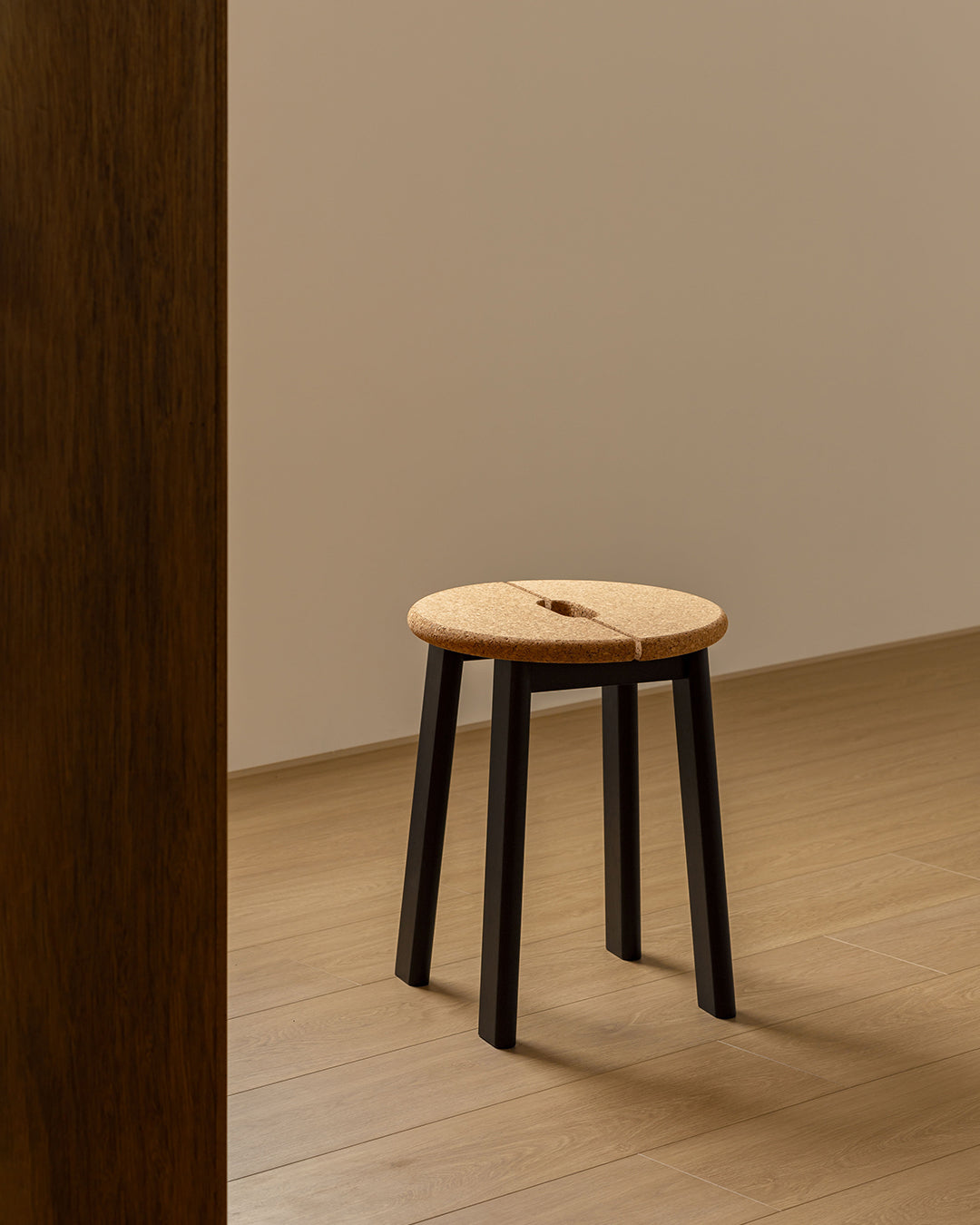 BRAVO Stool - 軟木椅座 - 黑